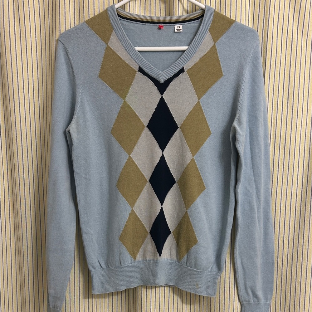 Uniqlo Women's V-Neck Sweater - Light Blue and Tan Argyle
